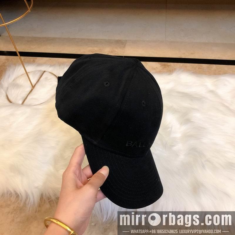 Balenciaga Hat dx09