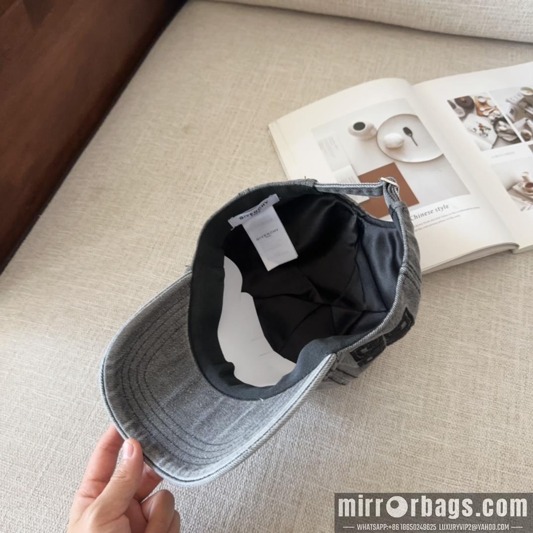 Givenchy Hat dx07