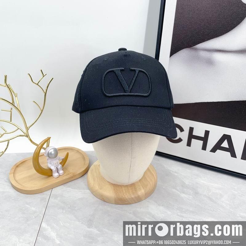 Valentino Hat dx04