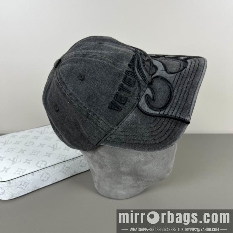 Vetements Hat dx01