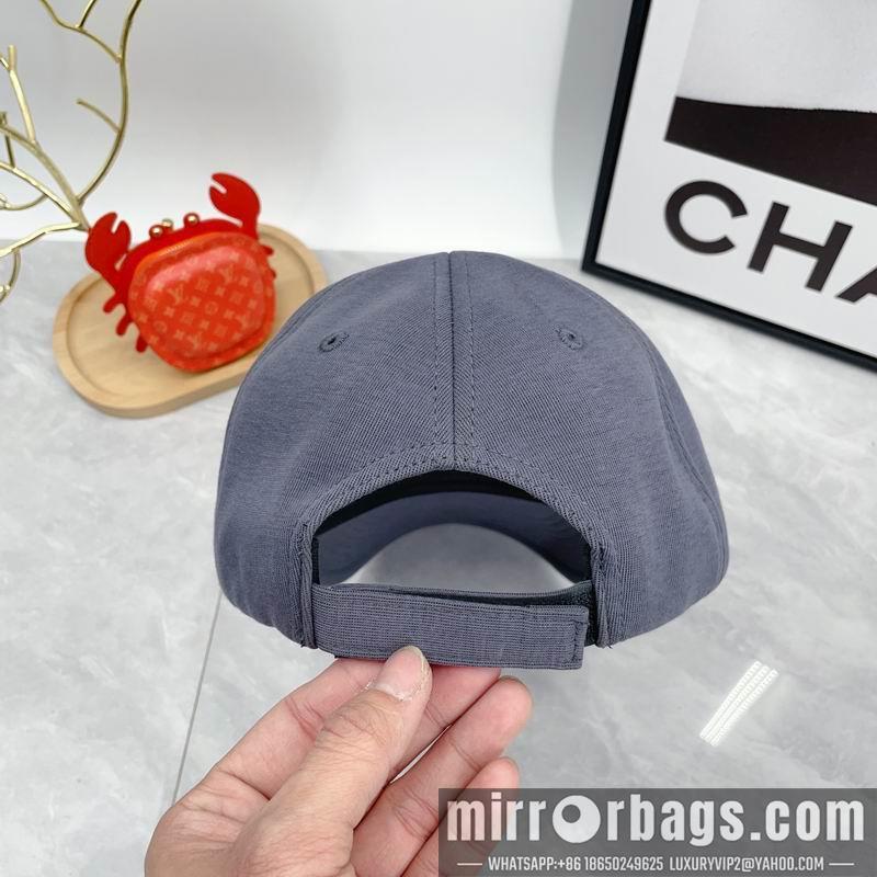 Balenciaga Hat dx03