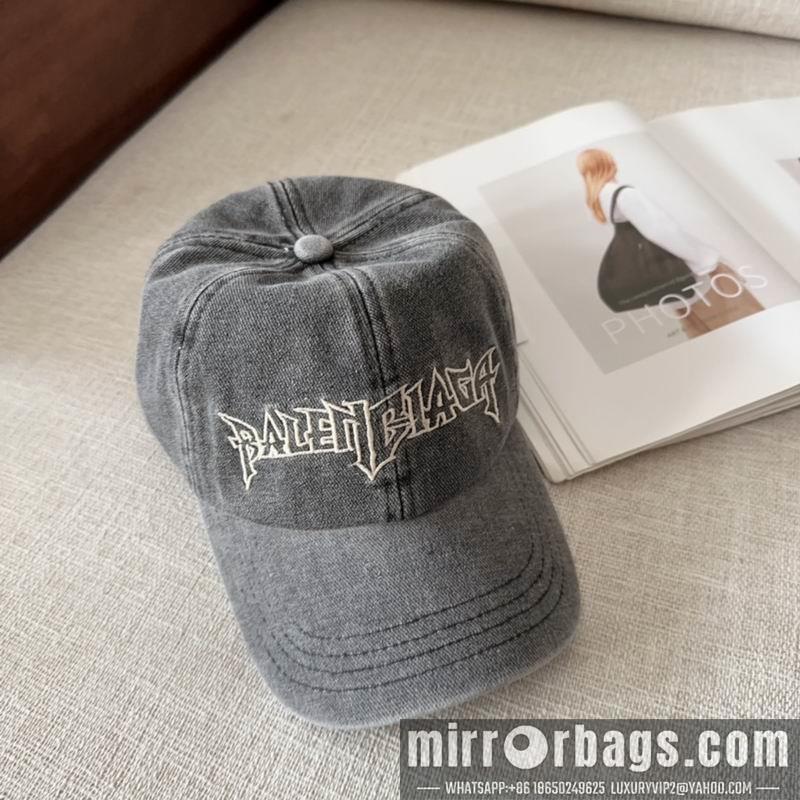 Balenciaga Hat dx39