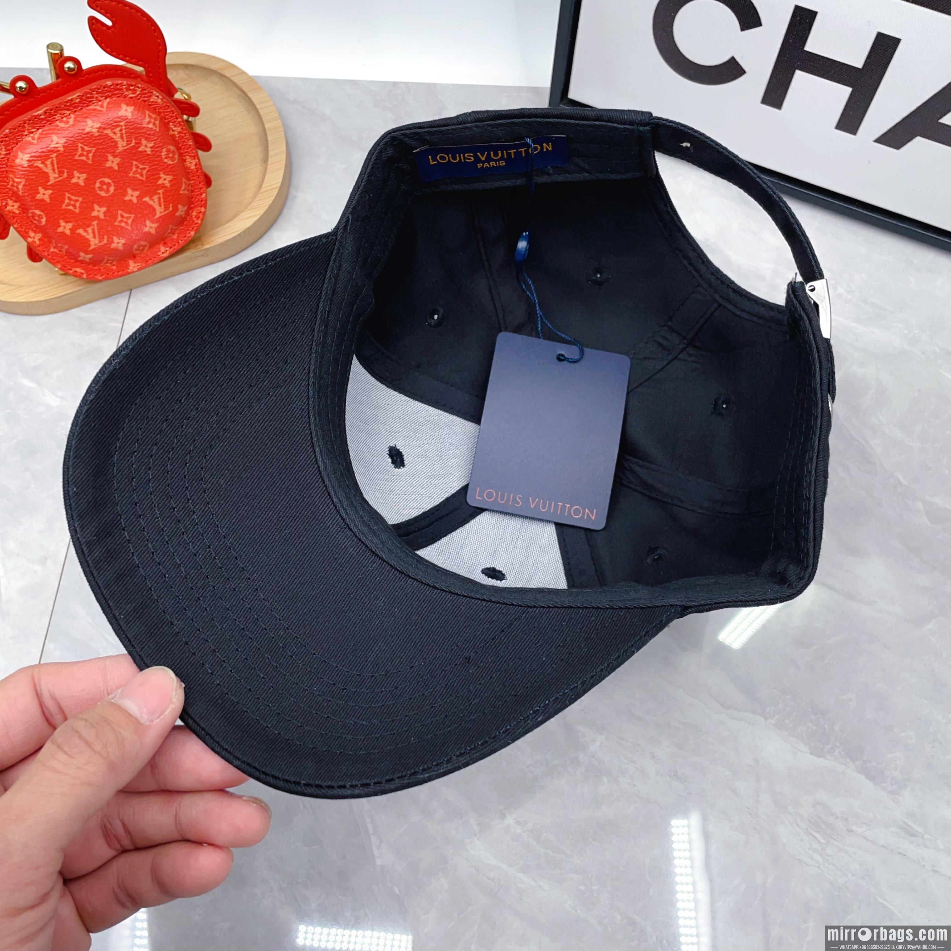 LV Hat dx04