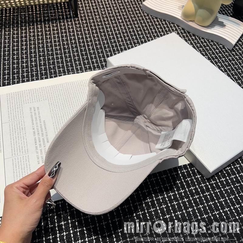 Balenciaga Hat dx13