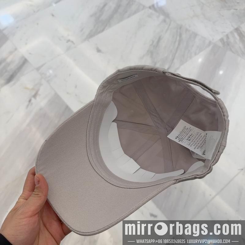 Balenciaga Hat dx75