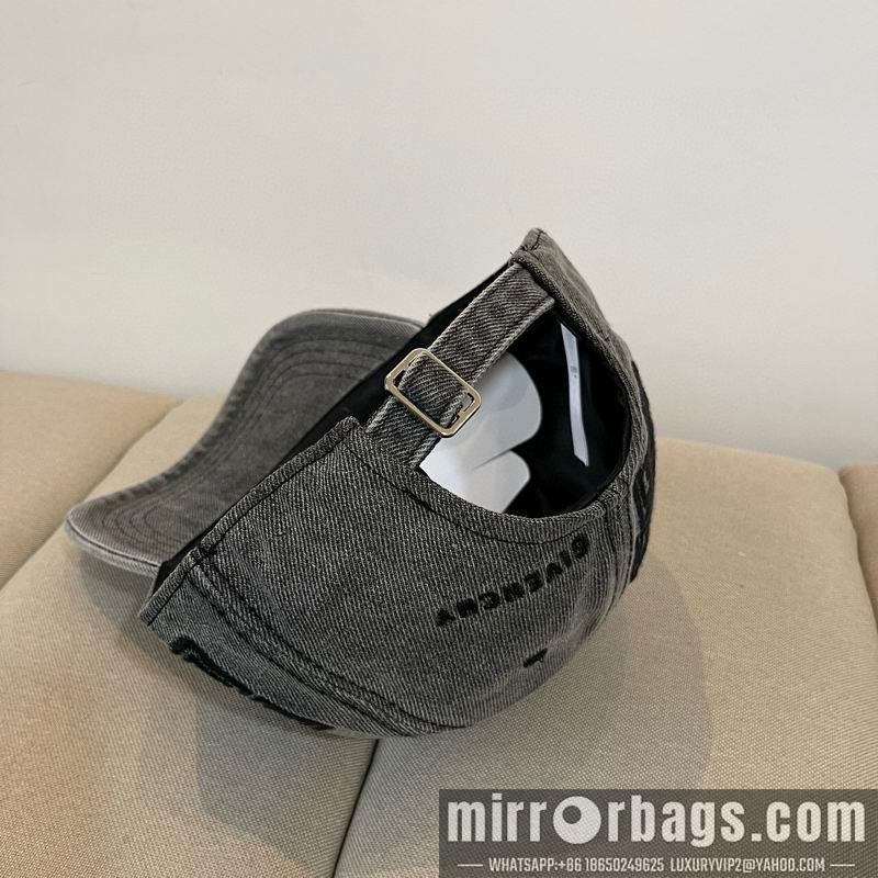 Givenchy Hat dx10
