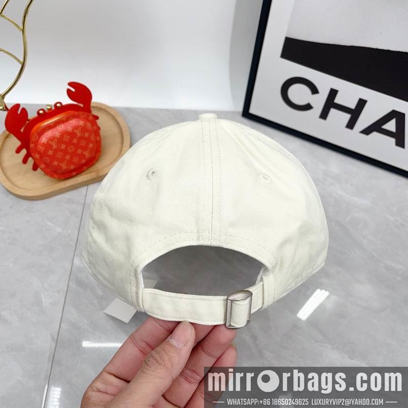 YSL Hat dx32
