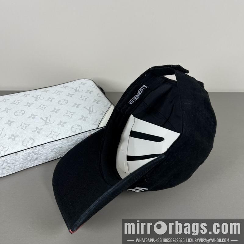 Vetements Hat dx01