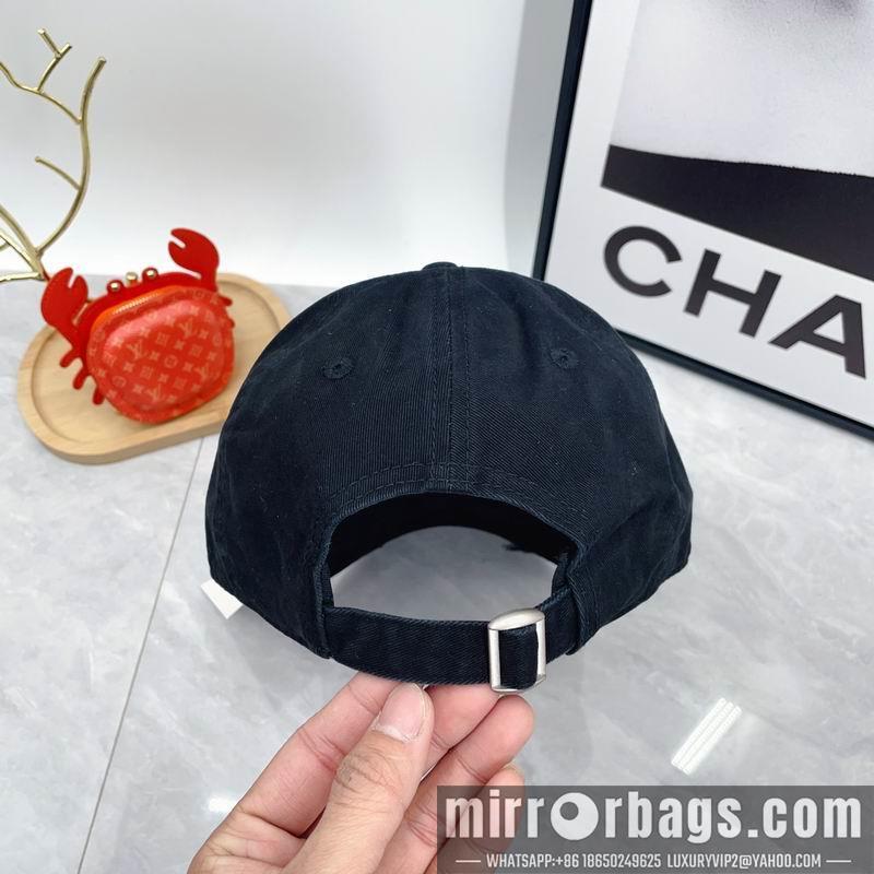 YSL Hat dx32