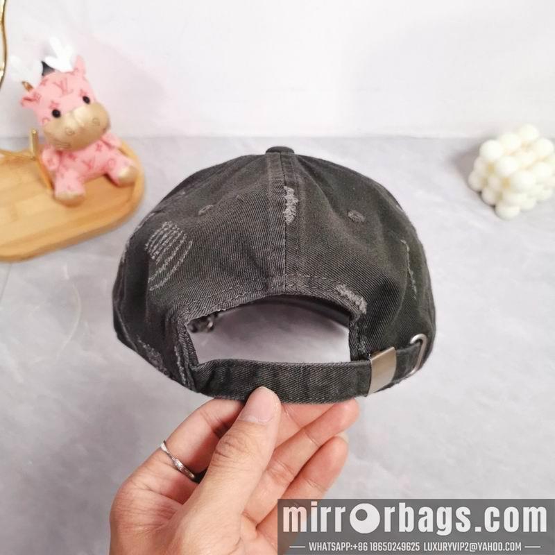 Balenciaga Hat dx18
