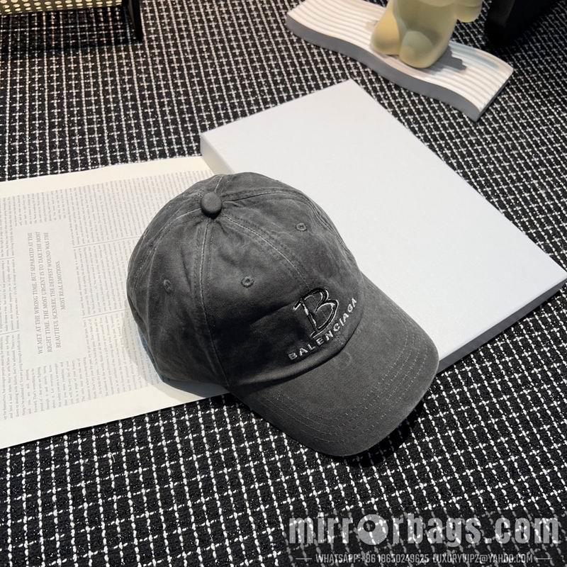 Balenciaga Hat dx08