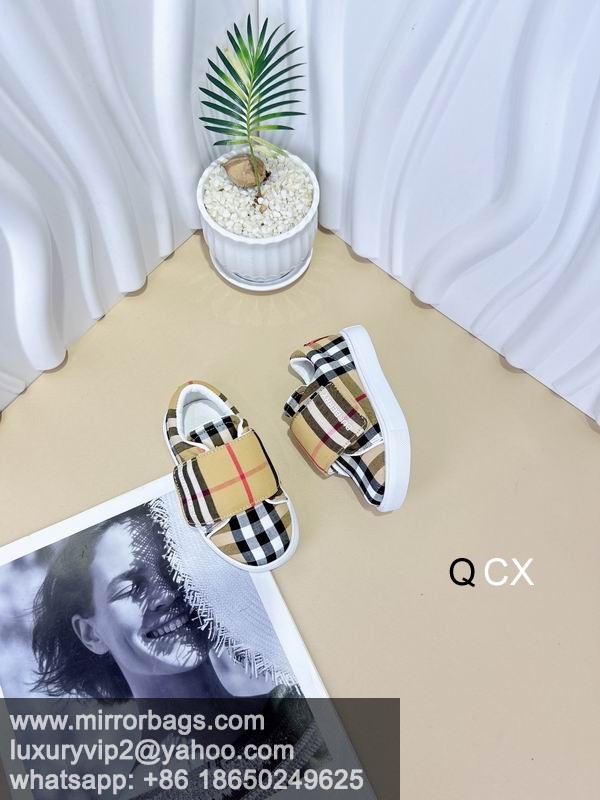 Burberry sz21-28 CX0401