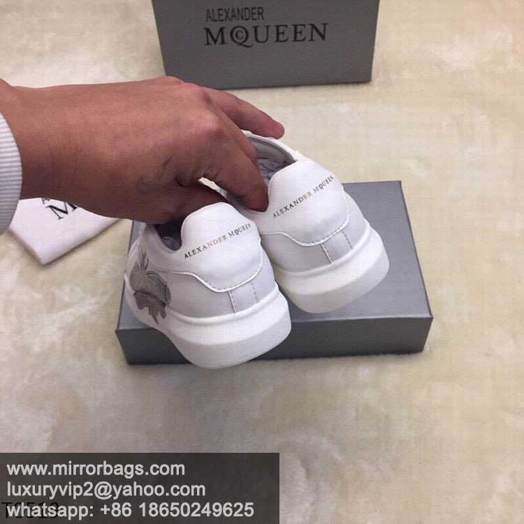 Alexander McQueen 052303