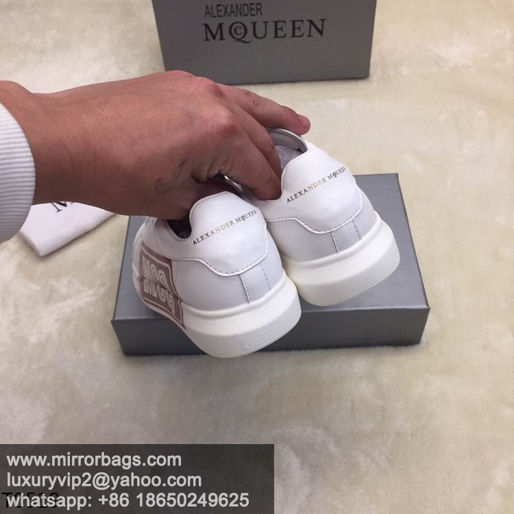 Alexander McQueen 052302