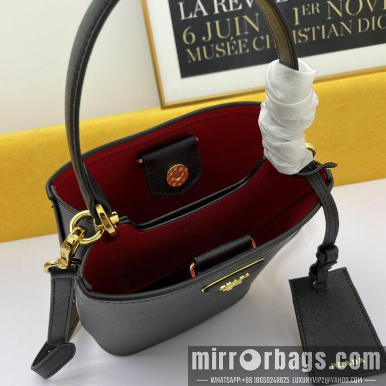 Prada Bags WW1BA219黑 21X11X18