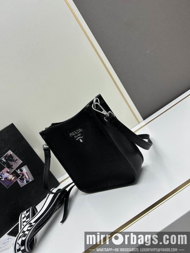 Prada Bags Prada 1BC073 20x19x6cm jj.