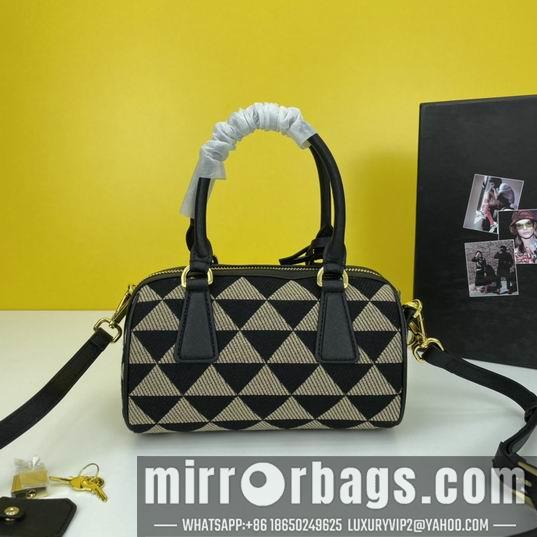 Prada Bags Prada枕头包1BB846 20x14x11cm ww