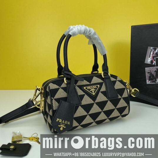 Prada Bags Prada枕头包1BB846 20x14x11cm ww