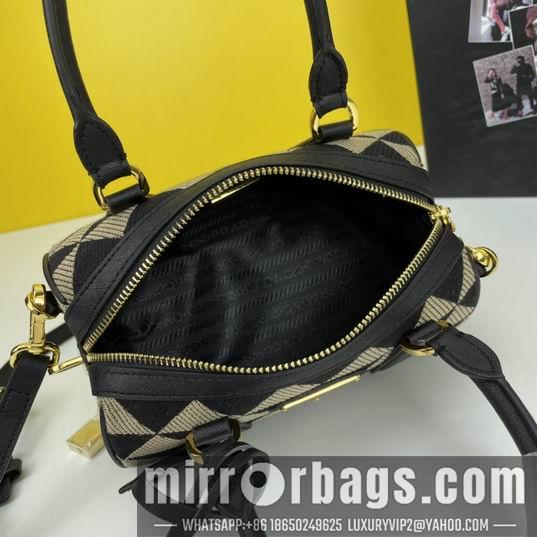 Prada Bags Prada枕头包1BB846 20x14x11cm ww