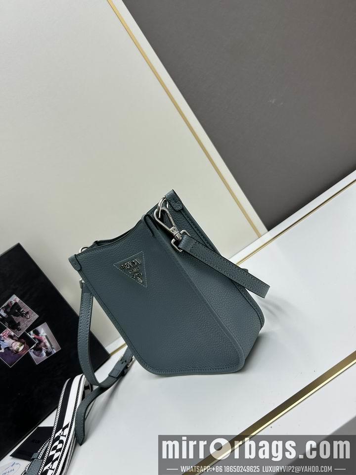 Prada Bags Prada 1BC073 20x19x6cm jj5