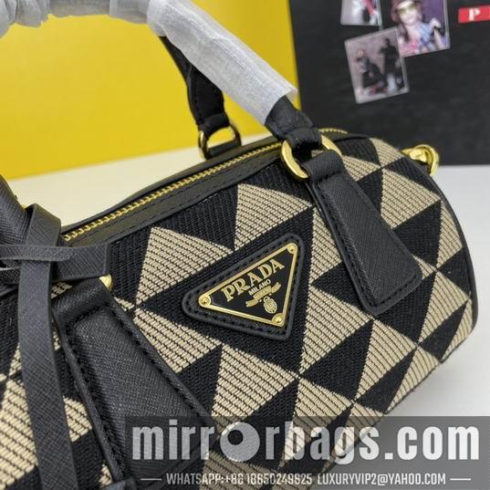 Prada Bags Prada枕头包1BB846 20x14x11cm ww