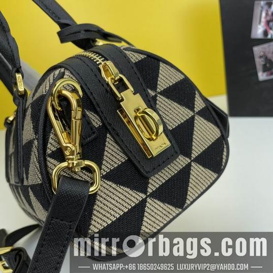 Prada Bags Prada枕头包1BB846 20x14x11cm ww