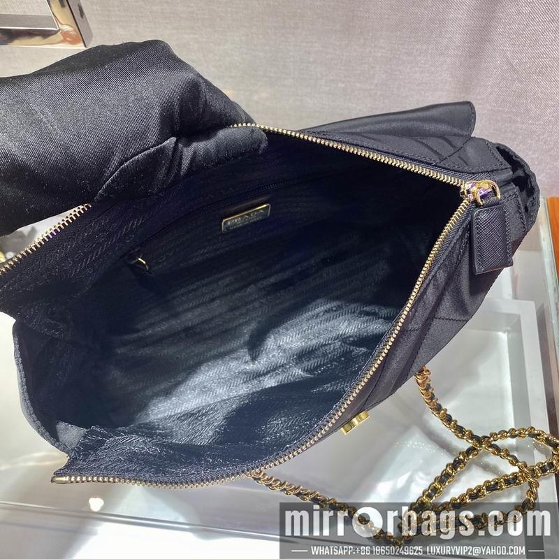 Prada Bags Vintage 1BD630 30x26x6cm ap 18