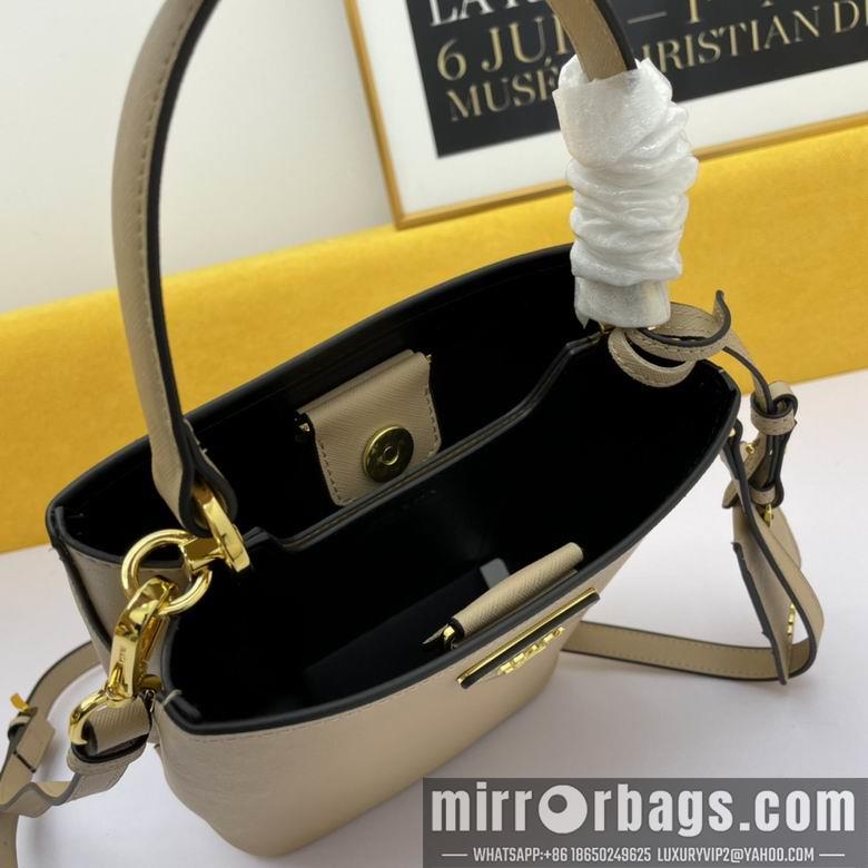 Prada Bags WW1BA219棕 21X11X18