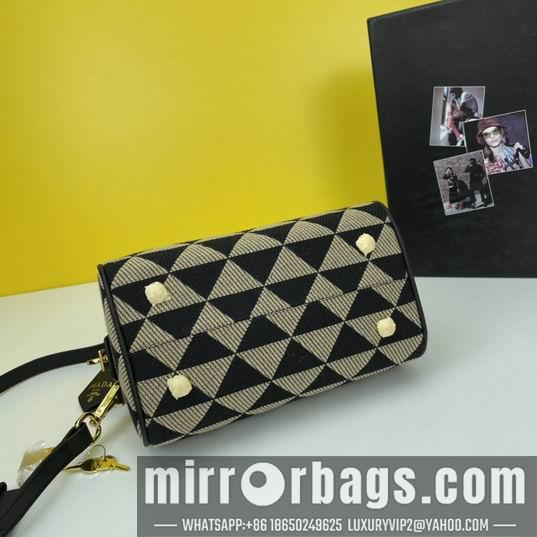 Prada Bags Prada枕头包1BB846 20x14x11cm ww