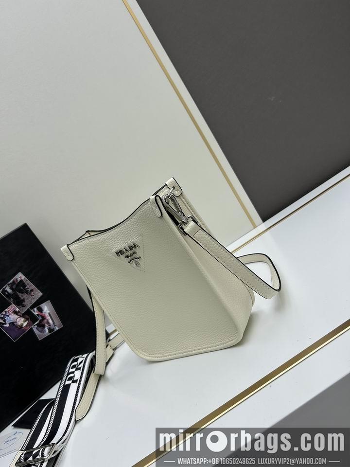 Prada Bags Prada 1BC073 20x19x6cm jj4