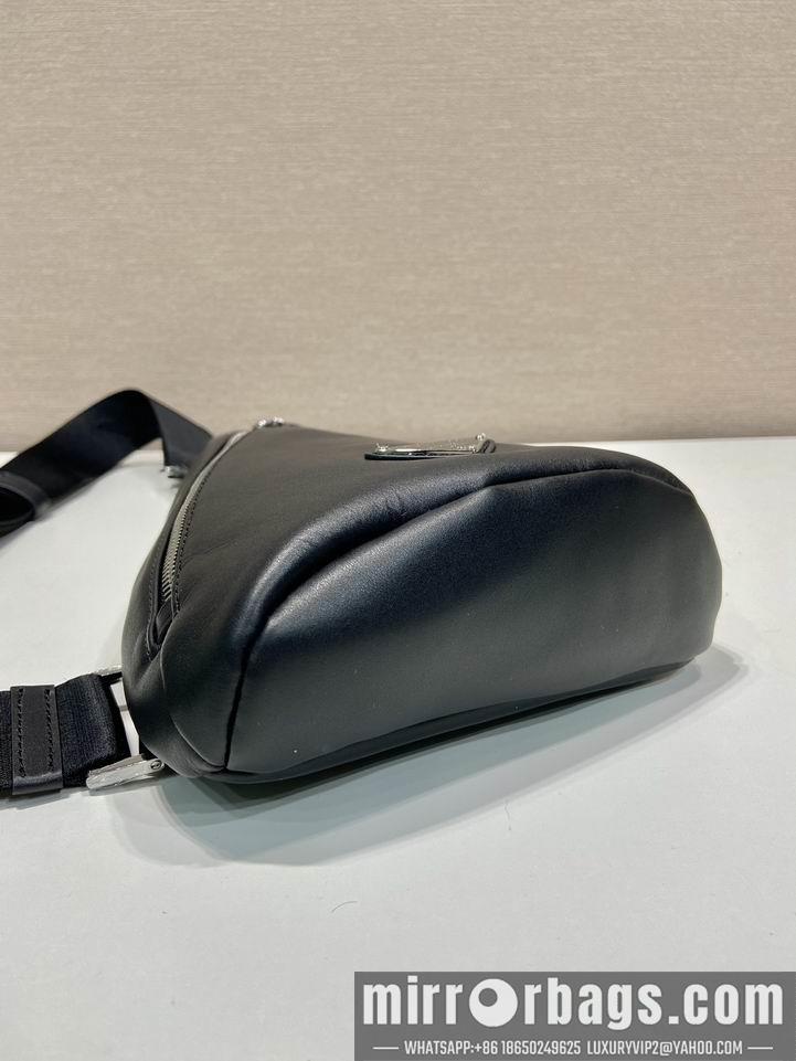 Prada Bags Prada 2VZ098平纹 17x32x6.5cm AP1