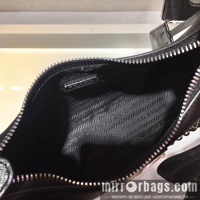 Prada Bags Re-Edition Duchesse AP1NE515 23x13x5cm