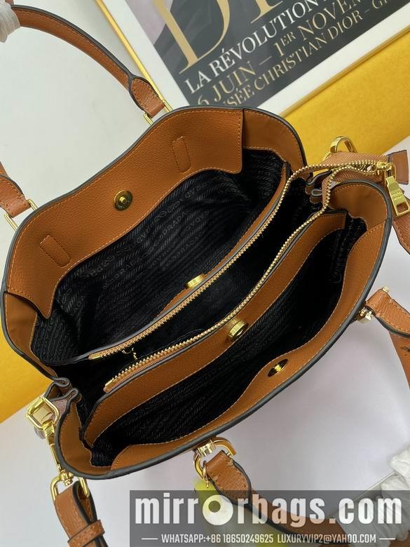 Prada Bags WW5002棕 30X22X13