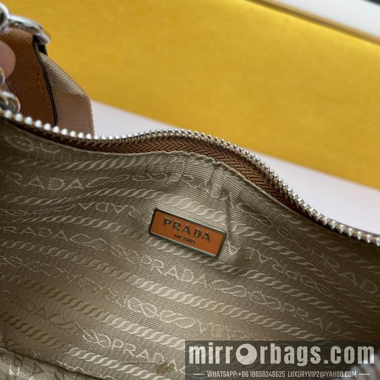 Prada Bags WW1BH204棕 18X22X6.5