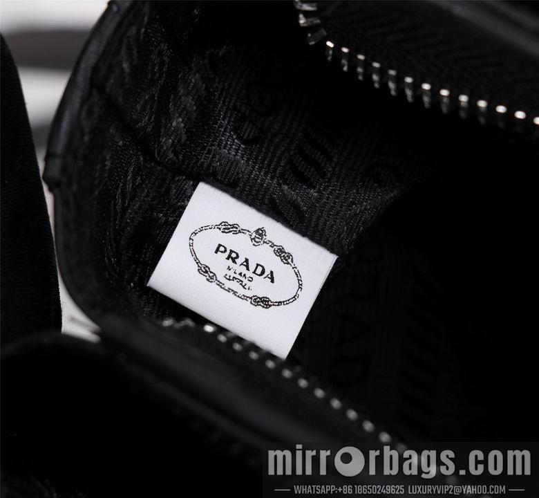 Prada Bags 8370-4 29X19X4cm WP