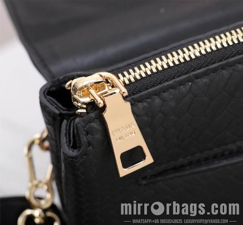 Prada Bags 8368-4 28X17X4cm WP 1