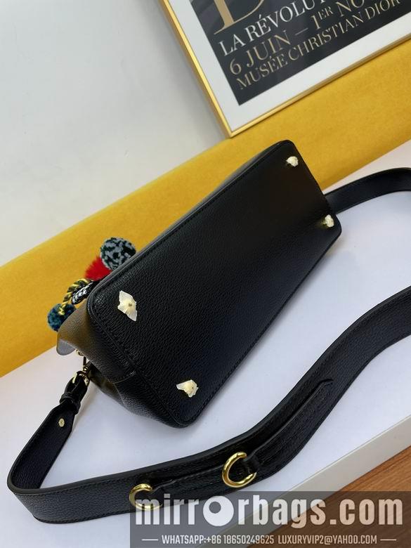 Prada Bags WW5005黑 30X22X13
