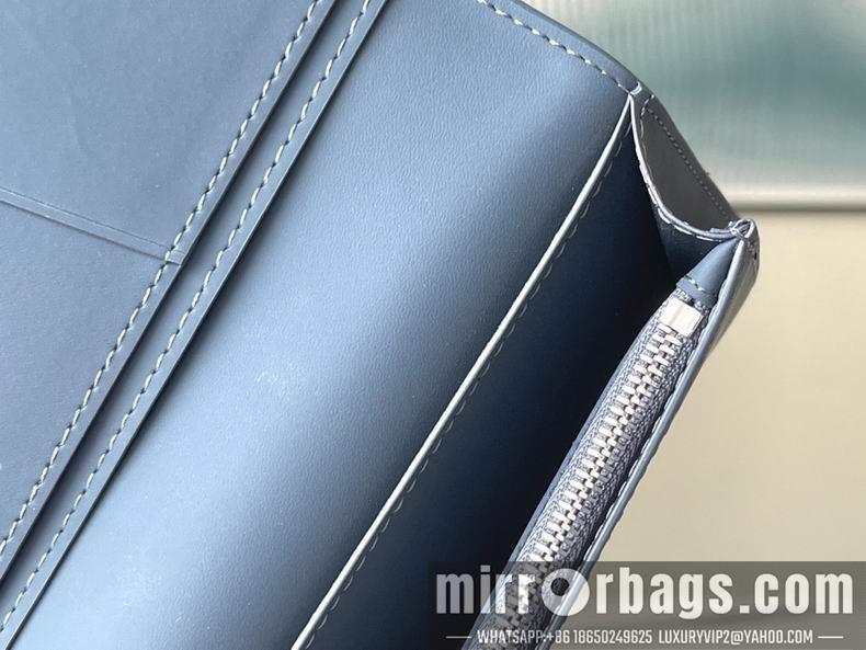 LV Bags Aerogram M81153 10x19x2 cm gf