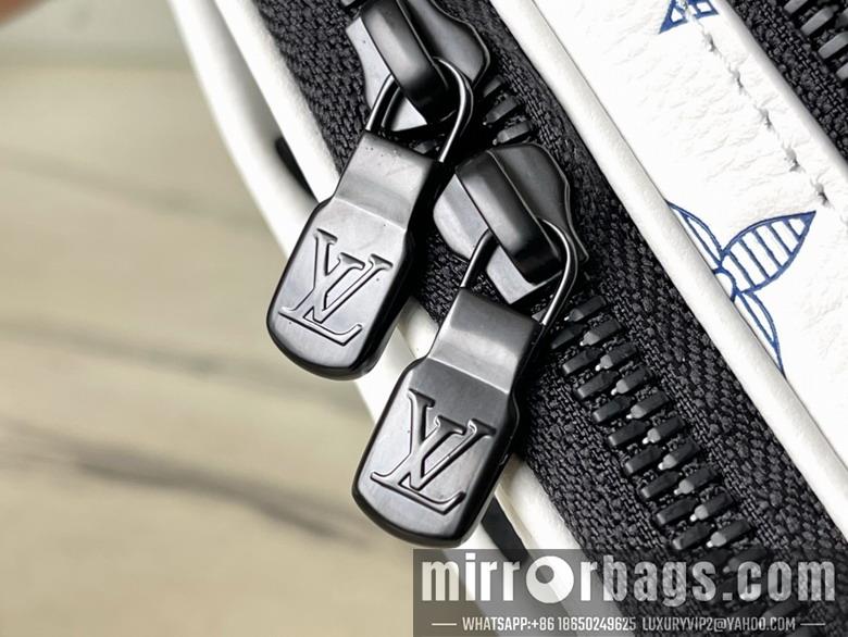 LV Bags Alpha M83383 11x18.5x6.5cm gf