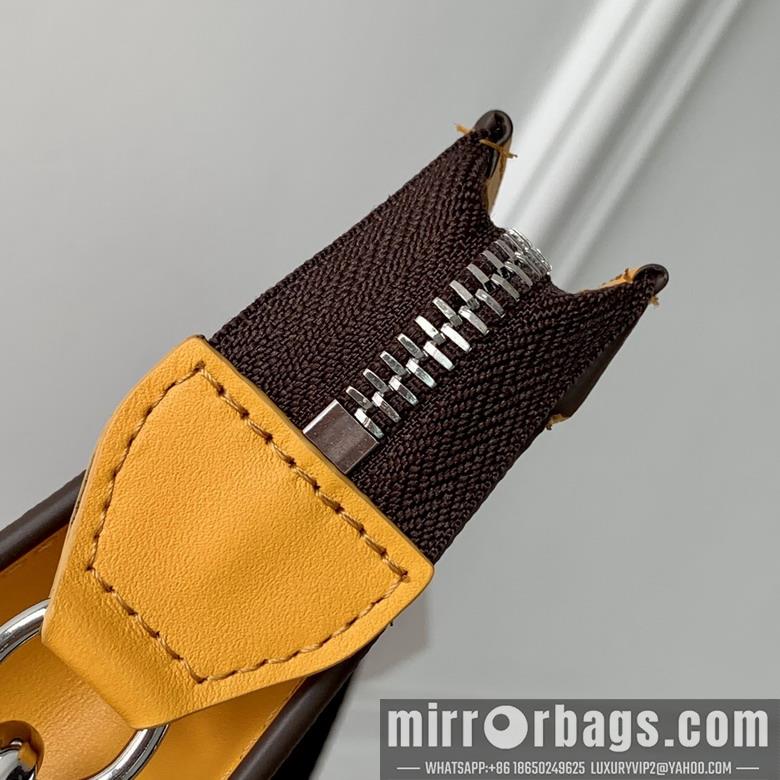 LV Bags Alpha M81124 18.5x11x6.5cm gf1