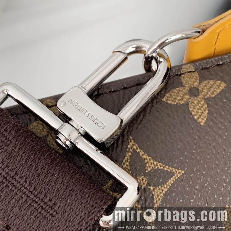 LV Bags Alpha M81124 18.5x11x6.5cm gf1