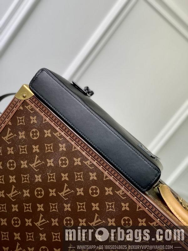 LV Bags Aerogram iPad M69837黑 30x22x5cm gf
