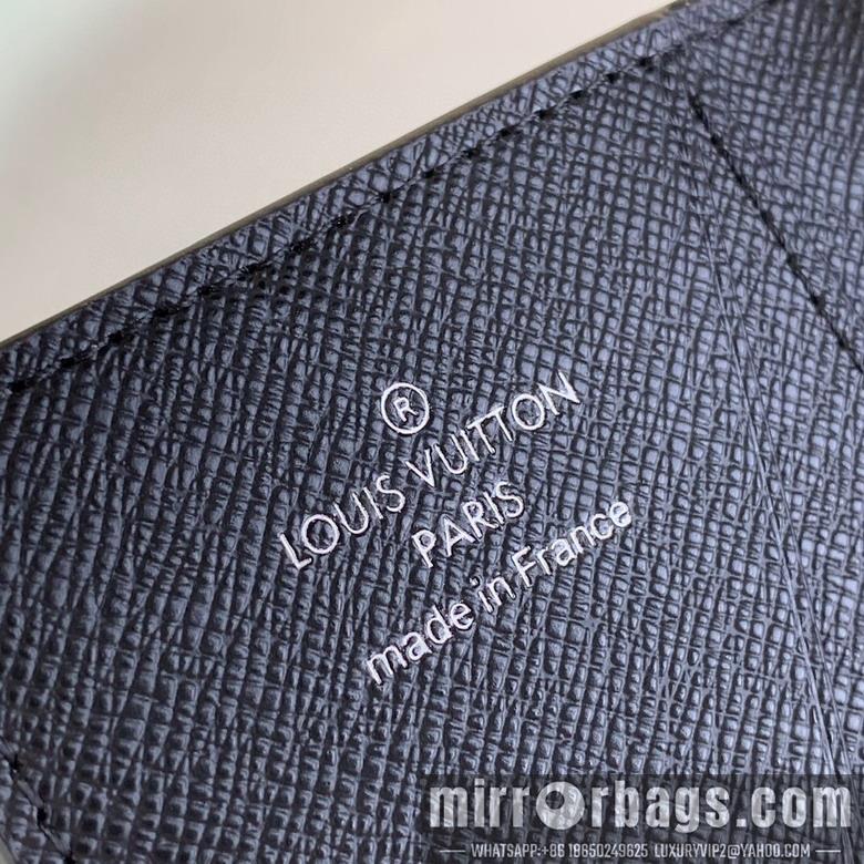 LV Bags M13910 7.5x11.1x1cm gf