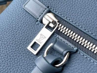 LV Bags Aerogram M81029 30x22x5 cm gf