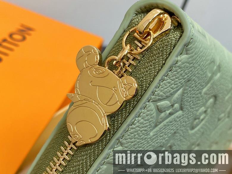 LV Bags TM M13618 19.5x10.5x2.5cm gf2
