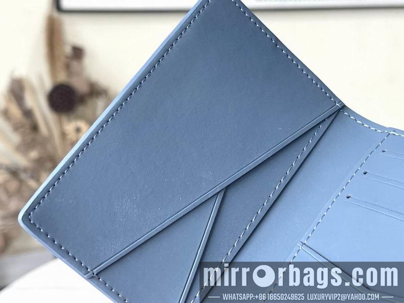 LV Bags Aerogram M81028 8x11x1 cm gf
