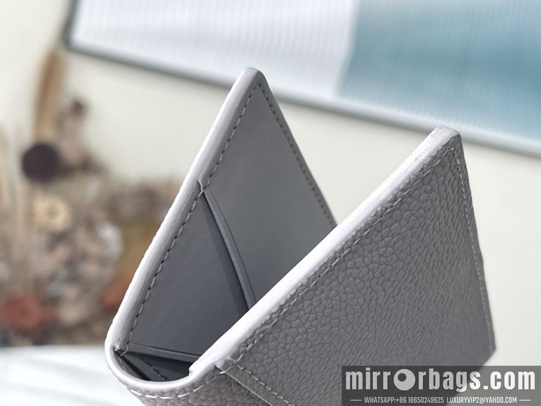 LV Bags Aerogram M81028 8x11x1 cm gf