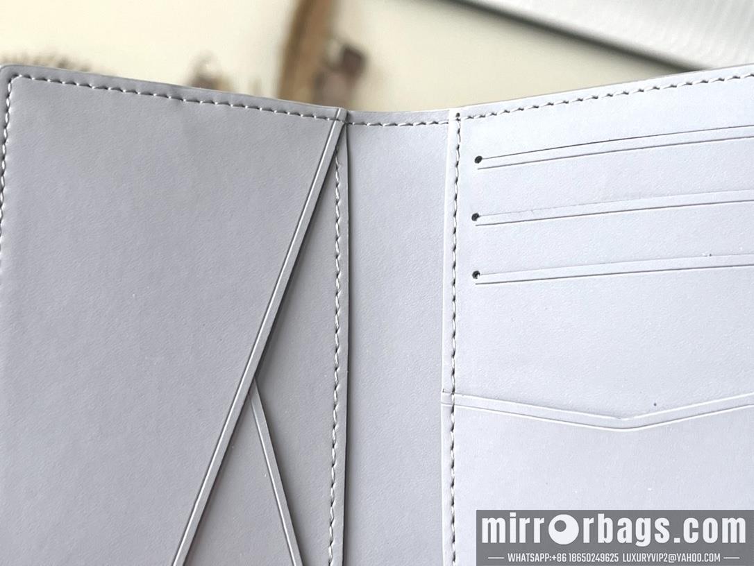 LV Bags Aerogram M81028 8x11x1 cm gf