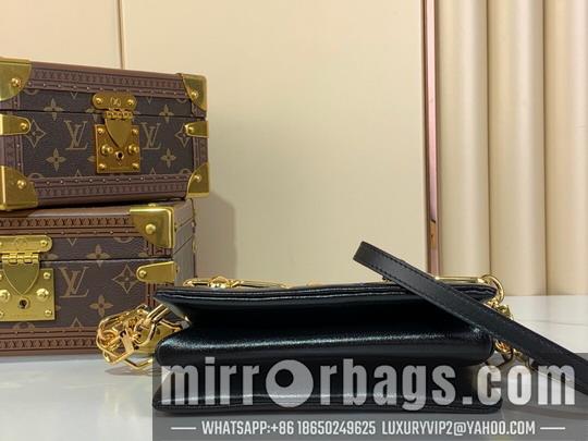 LV Bags Coussin m13232 16x7x21cm gf