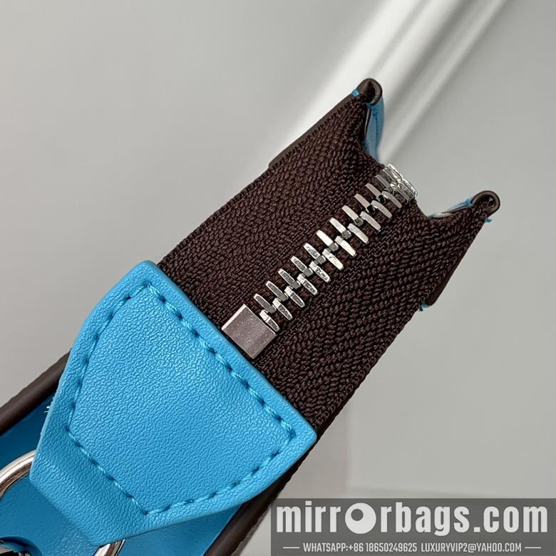 LV Bags Alpha M81124 18.5x11x6.5cm gf